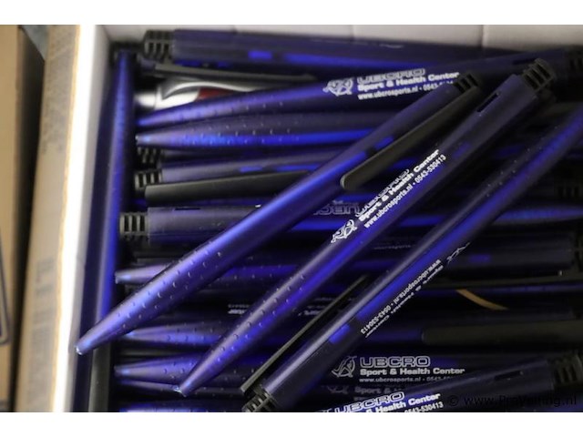 Partij pennen met opdruk "ubcro sport & health center" - afbeelding 2 van  3