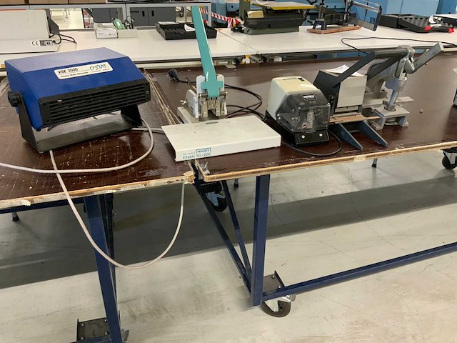 Partij perforators, nietmachines en stille ionisator (5x) - afbeelding 5 van  11