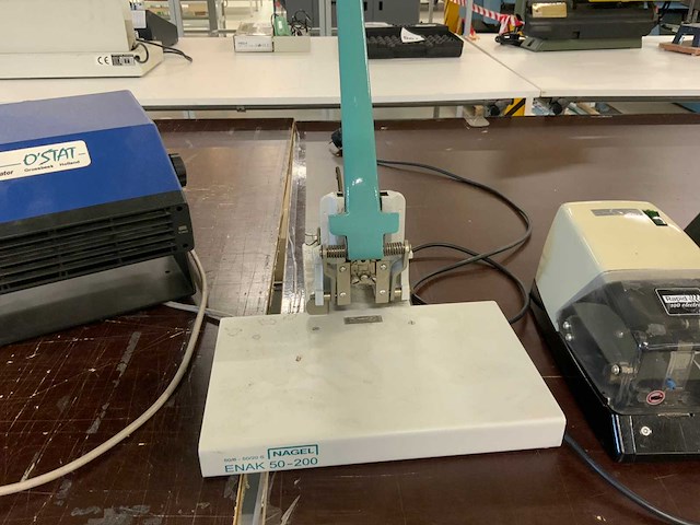 Partij perforators, nietmachines en stille ionisator (5x) - afbeelding 8 van  11