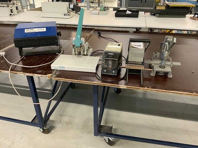 Partij perforators, nietmachines en stille ionisator (5x) - afbeelding 3 van  9