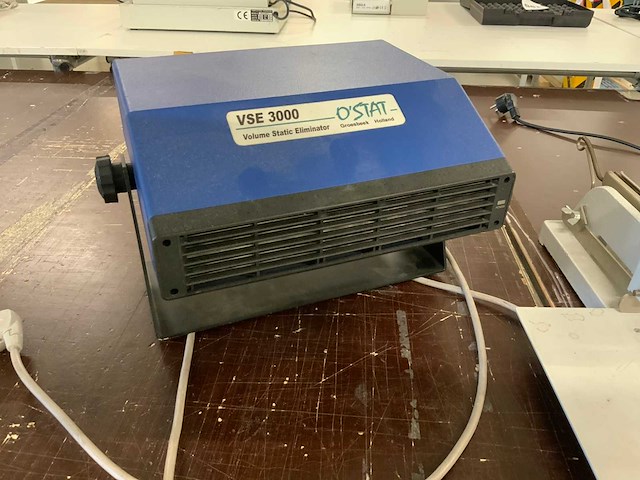 Partij perforators, nietmachines en stille ionisator (5x) - afbeelding 5 van  9