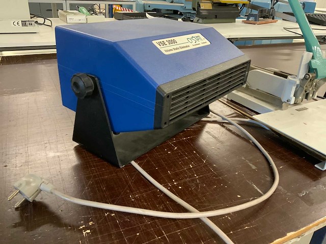 Partij perforators, nietmachines en stille ionisator (5x) - afbeelding 6 van  9