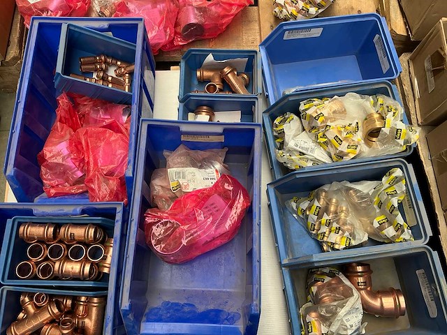 Partij persfittingen en installatiematerialen - afbeelding 4 van  4