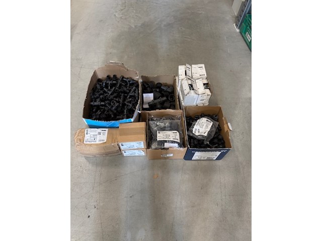 Partij perskoppelingen en schuifhulzen rehau, rautitan en rautherm - afbeelding 1 van  11