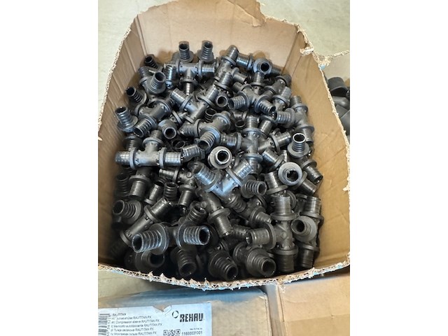 Partij perskoppelingen en schuifhulzen rehau, rautitan en rautherm - afbeelding 5 van  11