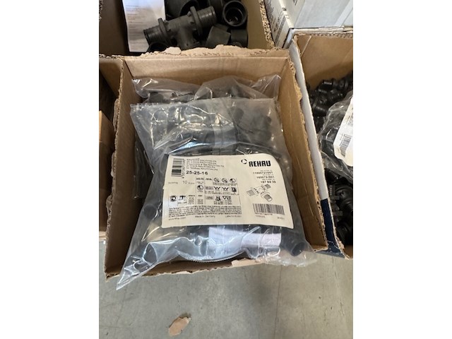 Partij perskoppelingen en schuifhulzen rehau, rautitan en rautherm - afbeelding 7 van  11