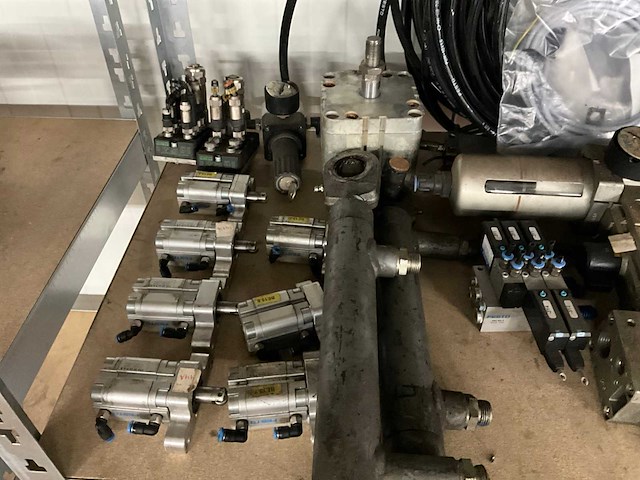 Partij persluchtapparatuur - afbeelding 3 van  9