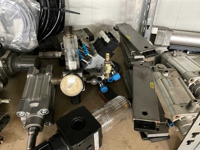 Partij persluchtapparatuur - afbeelding 5 van  9