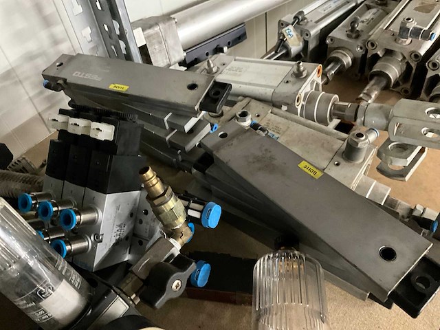 Partij persluchtapparatuur - afbeelding 7 van  9