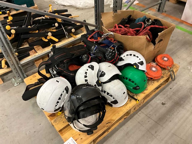 Partij persoonlijk veiligheidsmaterieel - afbeelding 1 van  6