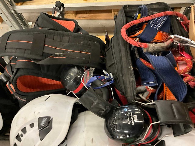 Partij persoonlijk veiligheidsmaterieel - afbeelding 5 van  6