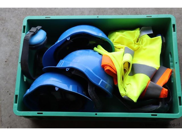 Partij persoonlijke beschermingsmiddelen in kunststof krat - afbeelding 1 van  4