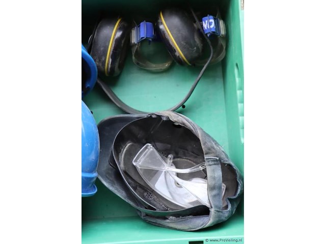 Partij persoonlijke beschermingsmiddelen in kunststof krat - afbeelding 2 van  4