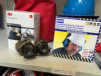 Partij persoonlijke beschermingsmiddelen - afbeelding 2 van  5