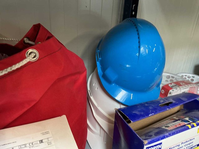 Partij persoonlijke beschermingsmiddelen - afbeelding 3 van  5