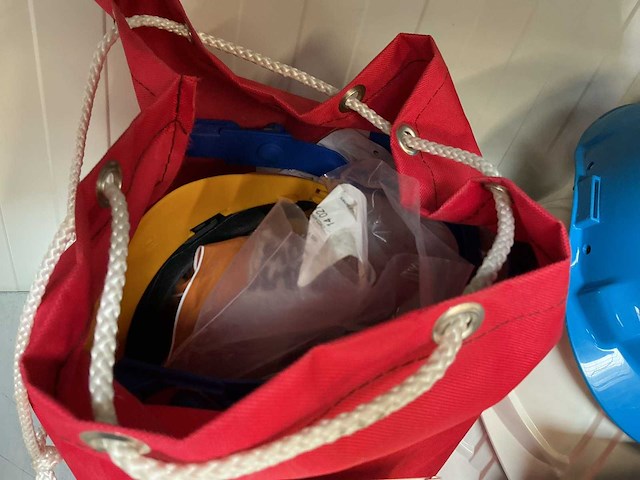 Partij persoonlijke beschermingsmiddelen - afbeelding 4 van  5