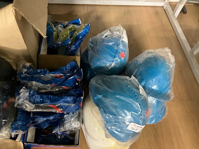 Partij persoonlijke beschermingsmiddelen - afbeelding 4 van  5