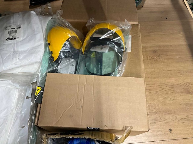 Partij persoonlijke beschermingsmiddelen - afbeelding 2 van  6