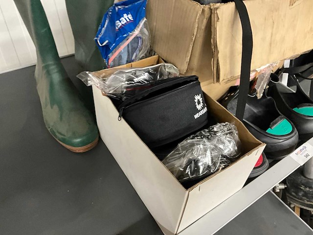 Partij persoonlijke beschermingsmiddelen - afbeelding 2 van  5