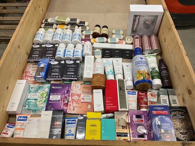 Partij persoonlijke verzorgingsproducten - afbeelding 1 van  8