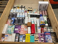 Partij persoonlijke verzorgingsproducten - afbeelding 1 van  8