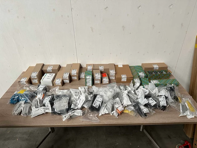 Partij phoenix contact installatiemateriaal, ca 85 verpakkingen - afbeelding 2 van  10