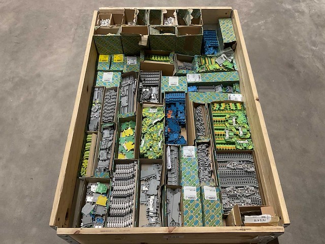 Partij phoenix contact installatiemateriaal - afbeelding 1 van  9