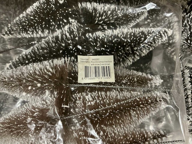 Partij pick christmas trees 9cm with snow (552x) - afbeelding 3 van  5