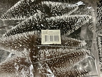 Partij pick christmas trees 9cm with snow (552x) - afbeelding 3 van  5