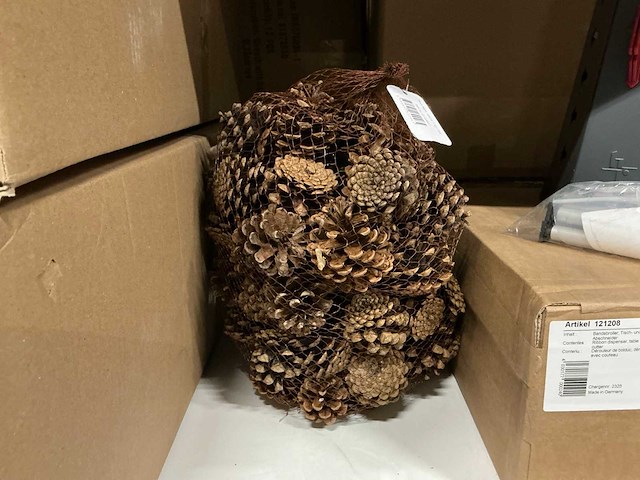 Partij pinus nigra naturel 1kg per net (12x) - afbeelding 1 van  4