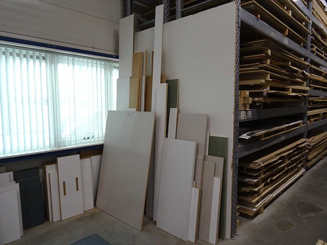 Partij plaatmateriaal en houtrestanten - afbeelding 2 van  5