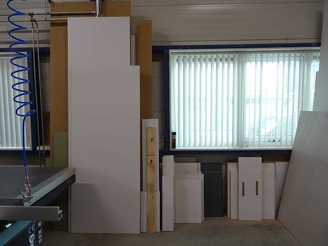 Partij plaatmateriaal en houtrestanten - afbeelding 3 van  5