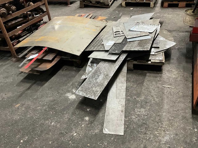 Partij plaatmateriaal - afbeelding 1 van  5