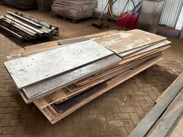 Partij plaatmateriaal - afbeelding 1 van  5