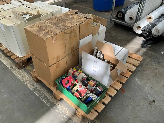 Partij plakband + plak dispensers - afbeelding 1 van  7