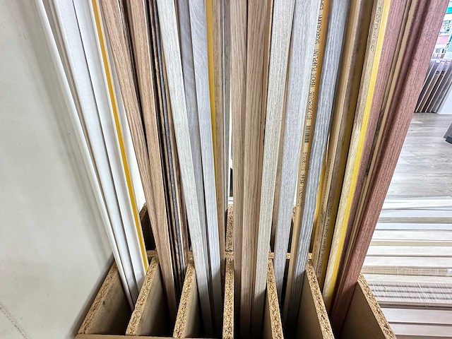 Partij plakplinten 240 cm - afbeelding 2 van  4