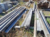 Partij planken, balken en palen - afbeelding 1 van  12