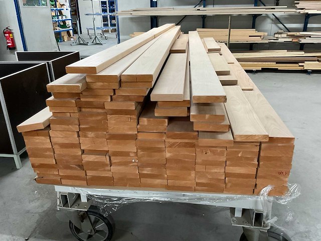 Partij planken - afbeelding 2 van  3