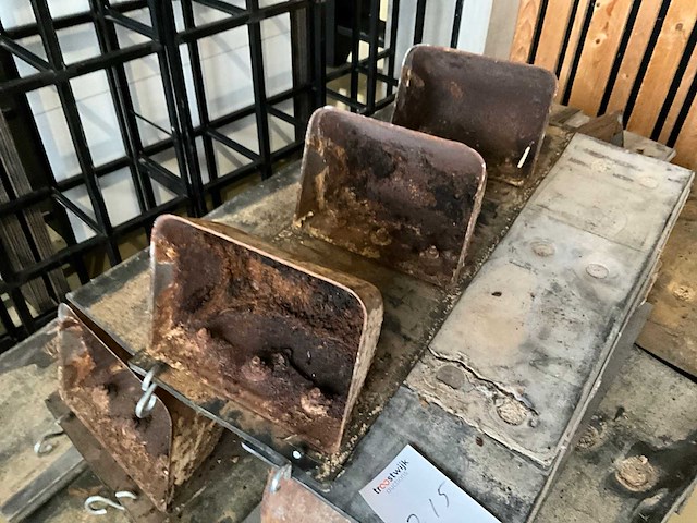 Partij plantenbakken transportband tramkade - afbeelding 2 van  4