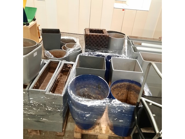 Partij plantenbakken - afbeelding 10 van  12