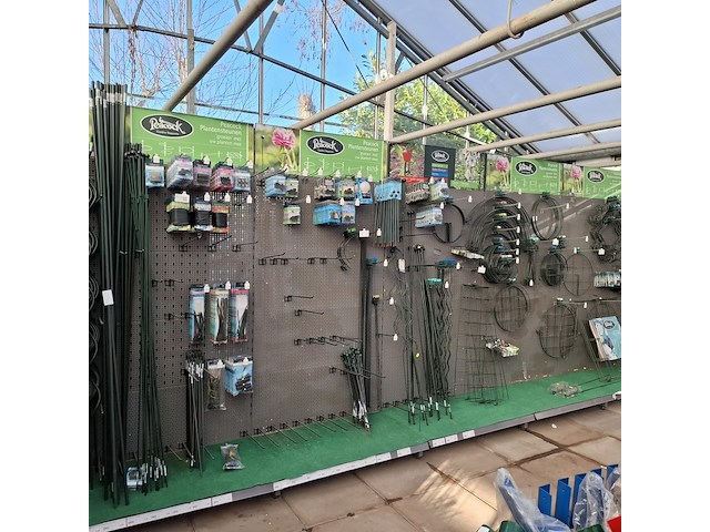 Partij plantensteunen en toebehoren o.a. peacock - afbeelding 1 van  55