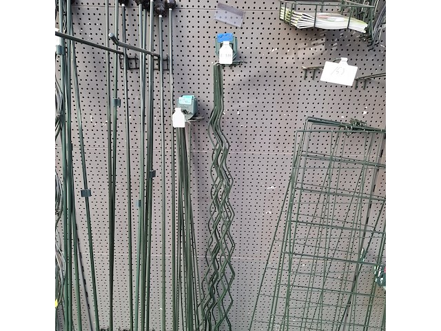 Partij plantensteunen en toebehoren o.a. peacock - afbeelding 24 van  55