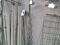 Partij plantensteunen en toebehoren o.a. peacock - afbeelding 24 van  55