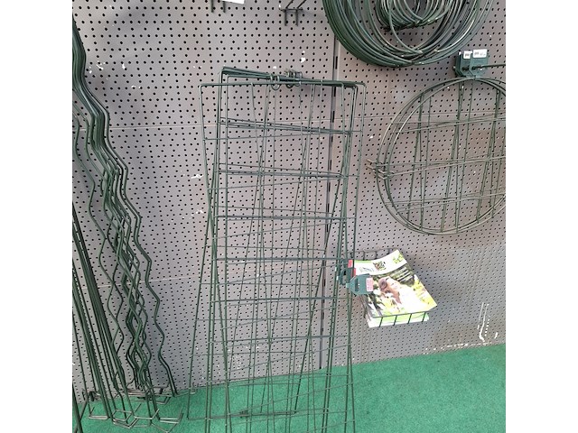 Partij plantensteunen en toebehoren o.a. peacock - afbeelding 25 van  55