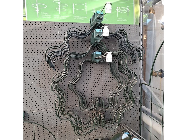 Partij plantensteunen en toebehoren o.a. peacock - afbeelding 39 van  55