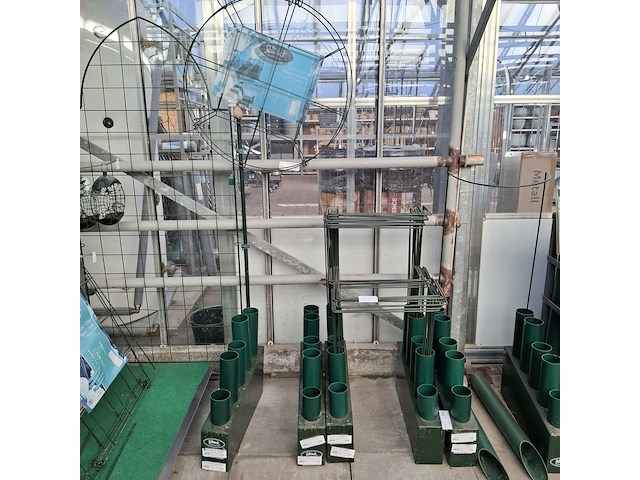 Partij plantensteunen en toebehoren o.a. peacock - afbeelding 40 van  55