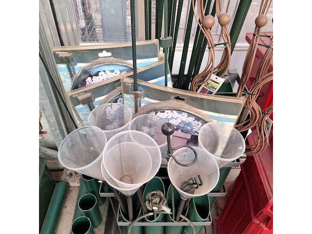 Partij plantensteunen en toebehoren o.a. peacock - afbeelding 48 van  55