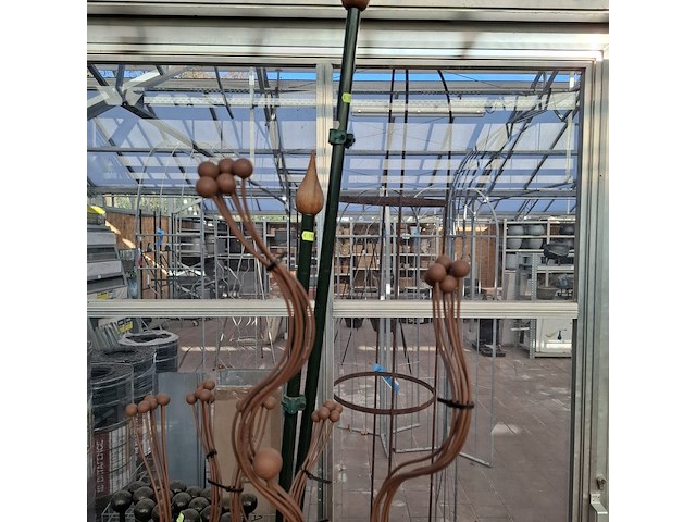 Partij plantensteunen en toebehoren o.a. peacock - afbeelding 50 van  55