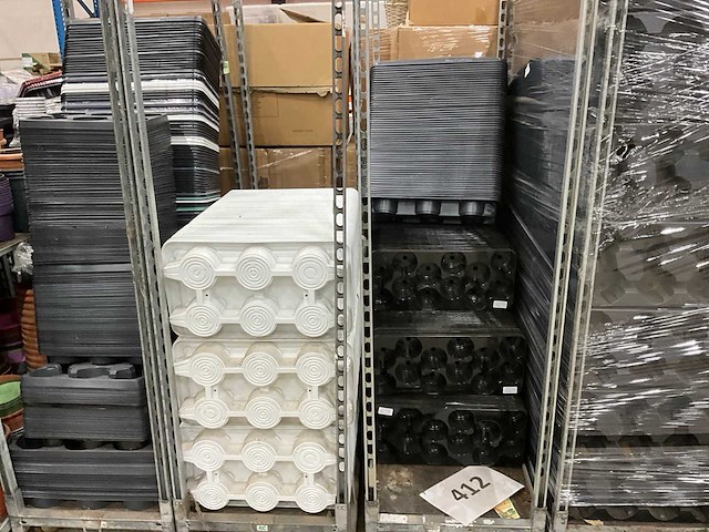 Partij plantentrays en mandjes - afbeelding 2 van  17