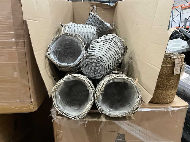 Partij plantentrays en mandjes - afbeelding 8 van  17